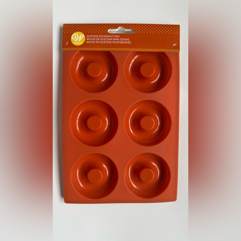NEW Wilton Donut Mold Silicone Pan